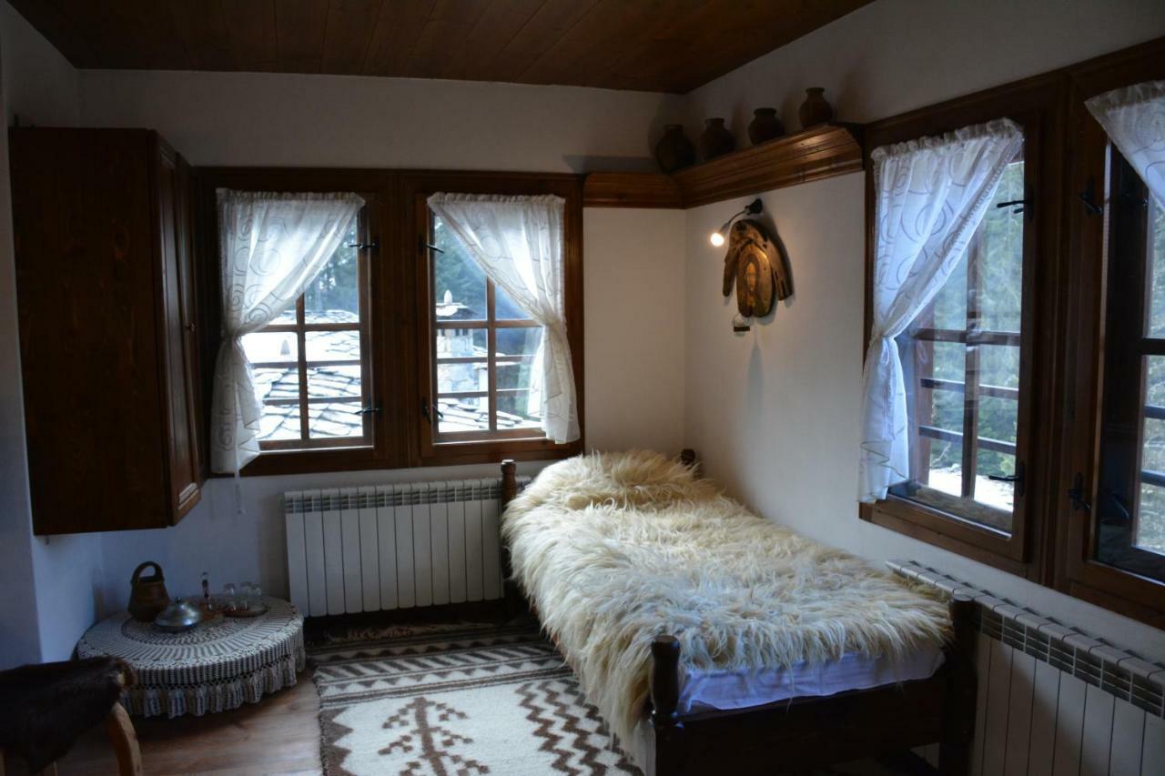 Къща За Гости Гайтана Shiroka Laka Exterior photo