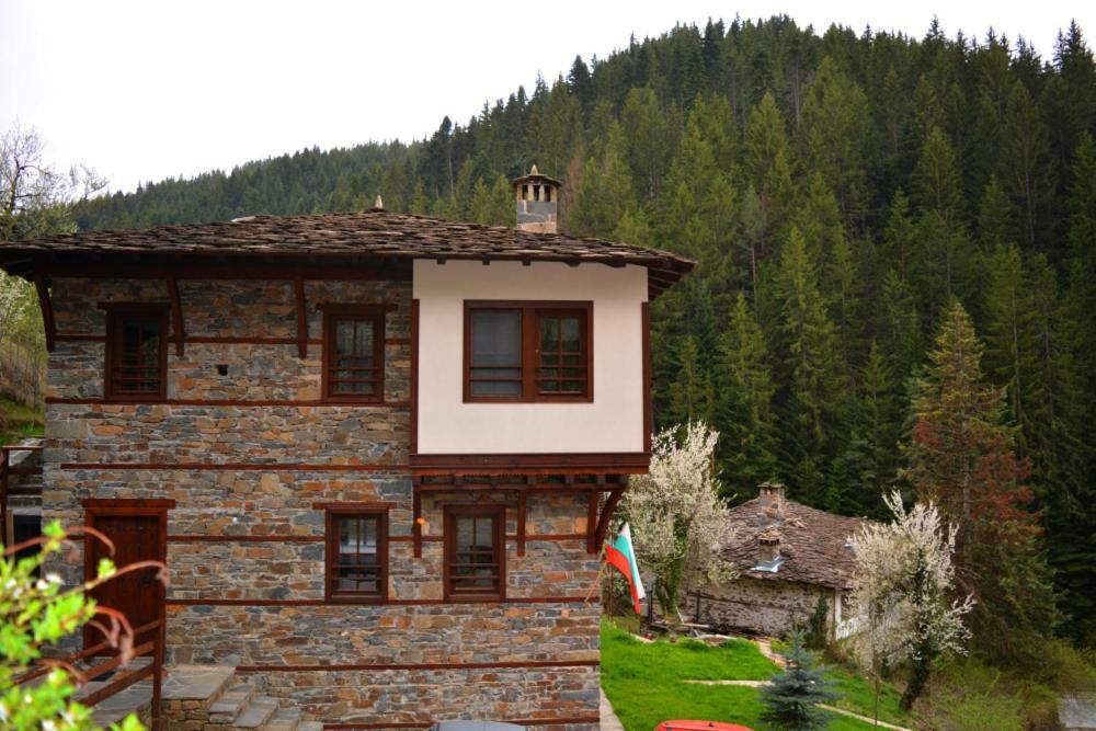 Къща За Гости Гайтана Shiroka Laka Exterior photo